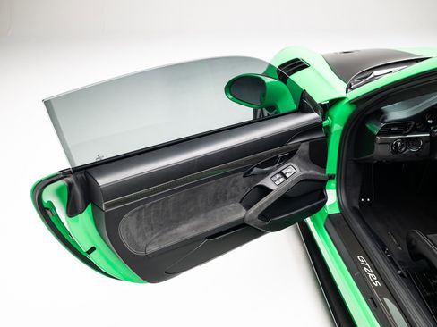 Used 2018 Porsche 911 GT2 RS image 16