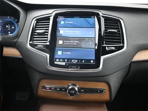 Used 2024 Volvo XC90 B6 Plus w/ Protection Package Premier image 12