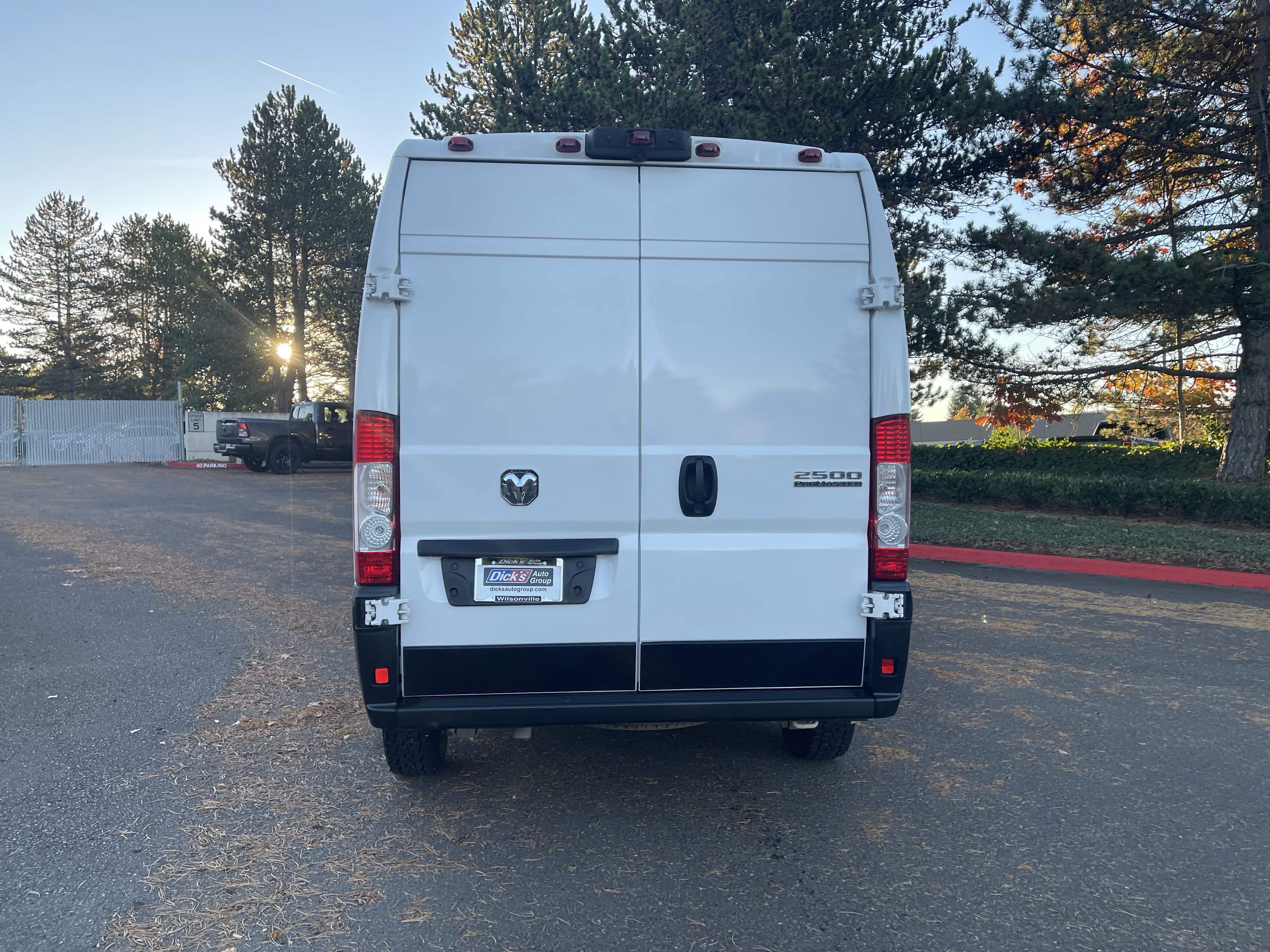 Used 2025 RAM ProMaster 2500 w/ Convenience Group FWD image 4