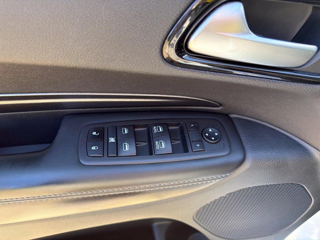 Used 2024 Dodge Durango SXT w/ SXT Blacktop Group RWD image 11