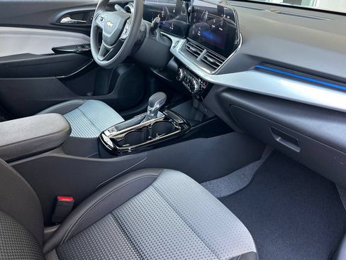 New 2026 Chevrolet Trax LT FWD image 17