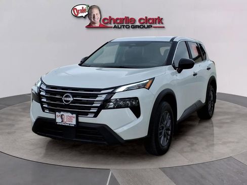Used 2025 Nissan Rogue S FWD image 2