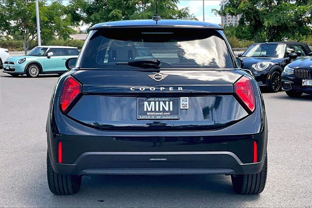Used 2025 MINI Cooper 2-Door Hardtop FWD image 4
