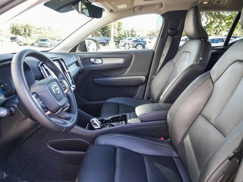 Used 2025 Volvo XC40 B5 Plus AWD/4WD image 18