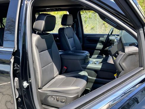 Used 2023 GMC Yukon XL SLT w/ SLT Premium Package AWD/4WD image 8
