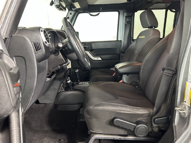 Used 2015 Jeep Wrangler Unlimited Sahara w/ Connectivity Group AWD/4WD image 12