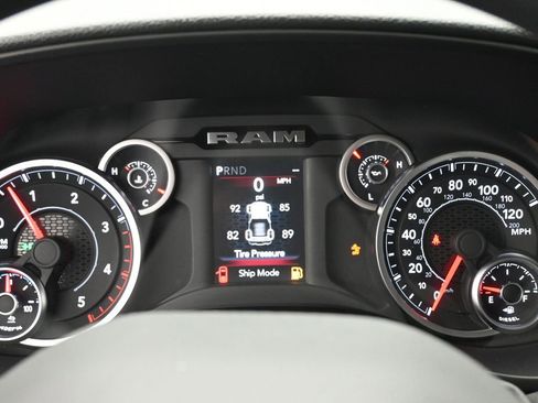 New 2026 RAM 2500 Tradesman AWD/4WD image 32