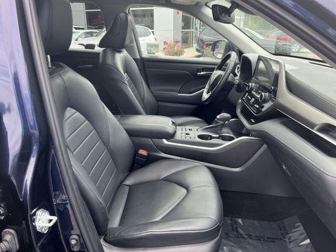 Used 2023 Toyota Highlander XLE AWD/4WD image 27