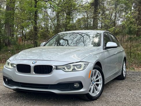 Used 2018 BMW 320i xDrive Sedan AWD/4WD image 1