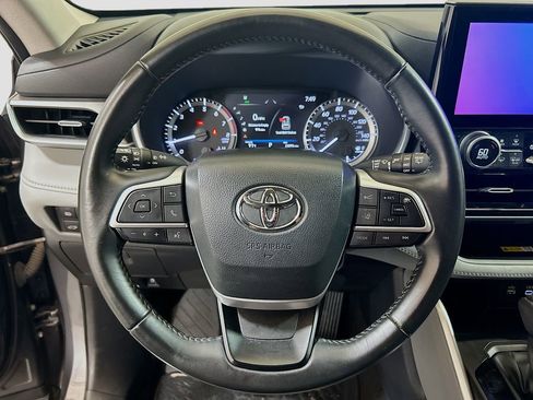 Used 2023 Toyota Highlander XLE FWD image 9