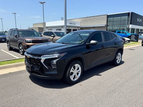Used 2024 Chevrolet Trax LS FWD image 7