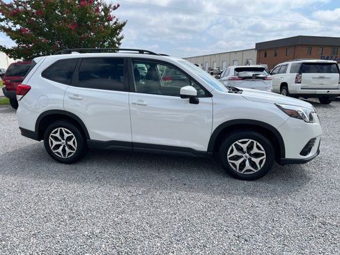 Used 2023 Subaru Forester Premium AWD/4WD image 5