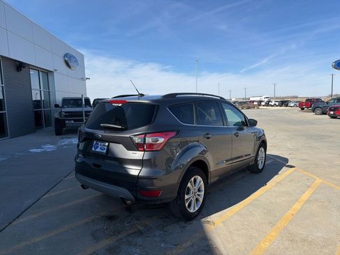 Used 2018 Ford Escape SE image 7