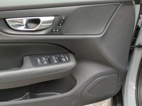 Certified 2025 Volvo V60 B5 Cross Country Plus image 13
