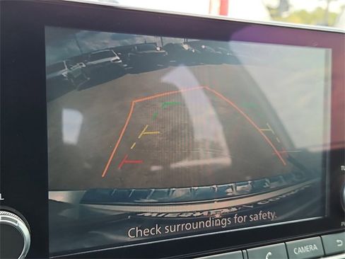 Used 2021 Nissan Altima 2.5 SV image 2