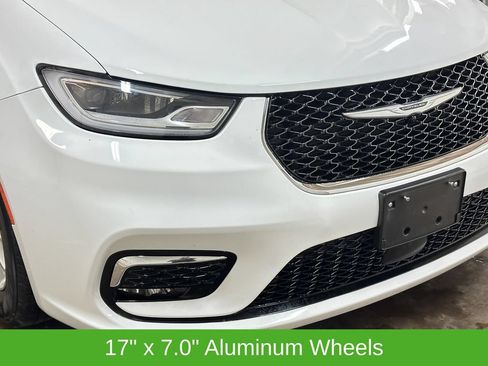 Used 2023 Chrysler Pacifica Touring-L FWD image 15