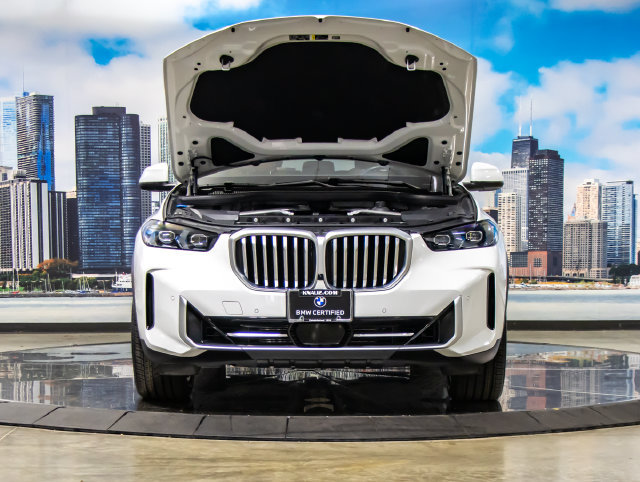 Used 2025 BMW X5 xDrive40i w/ Premium Package AWD/4WD image 4