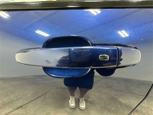 Used 2022 Chevrolet Equinox RS w/ Infotainment Package image 13