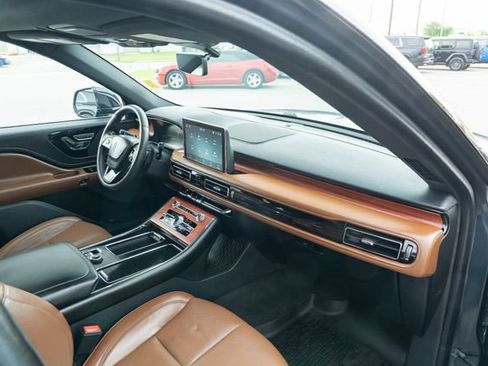 Used 2022 Lincoln Aviator Reserve w/ Elements Package Plus AWD/4WD image 43