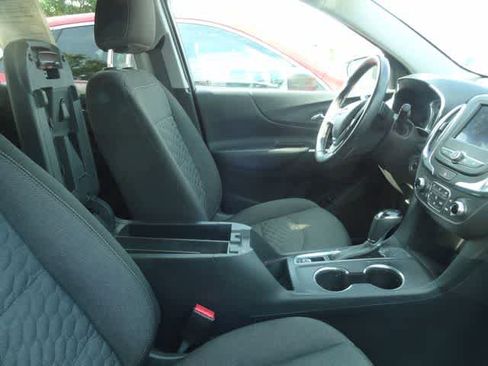 Used 2020 Chevrolet Equinox LT w/ Driver Convenience Package FWD image 11