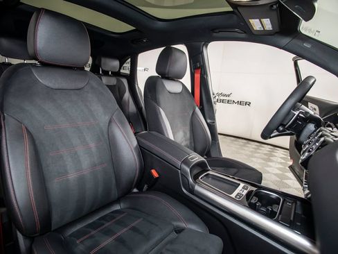 Used 2025 Mercedes-Benz GLA 35 AMG 4MATIC image 16