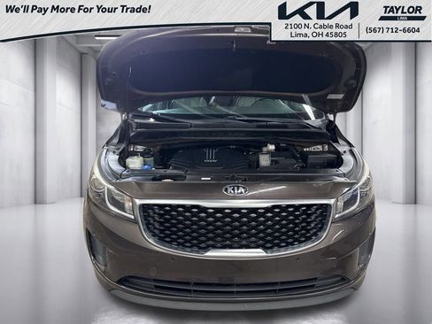 Used 2017 Kia Sedona LX w/ LX Essentials Premium Package image 11