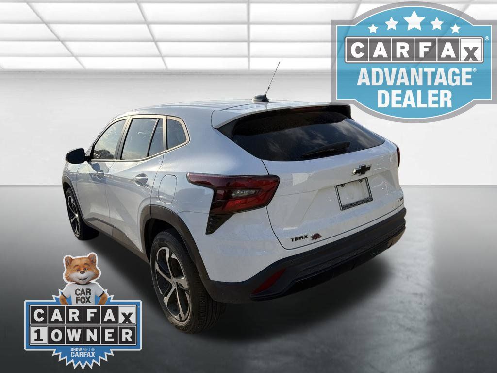 Used 2025 Chevrolet Trax RS w/ Sunroof Package FWD image 5