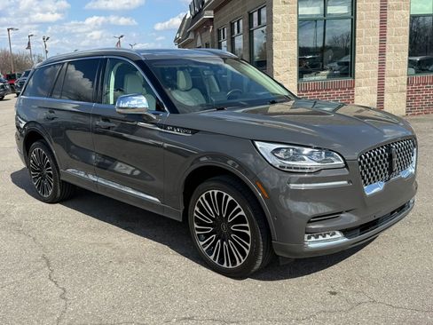 Used 2022 Lincoln Aviator Black Label w/ Dynamic Handling Package image 3