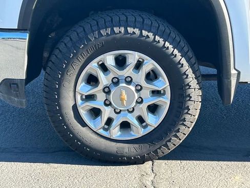 Used 2024 Chevrolet Silverado 2500 LT AWD/4WD image 14