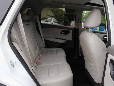 Used 2023 Nissan Rogue SL AWD/4WD image 28