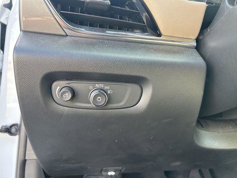 Used 2023 Chevrolet Traverse LS image 19