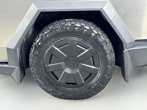 Used 2024 Tesla Cybertruck AWD Crew Cab image 9