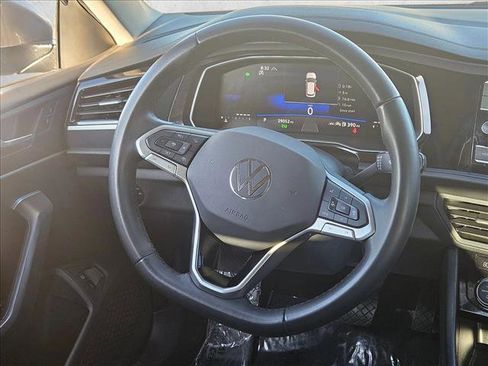 Used 2024 Volkswagen Jetta SE image 11