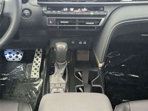 Used 2025 Toyota Camry SE FWD image 40