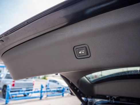 Used 2021 Buick Enclave Essence FWD image 13