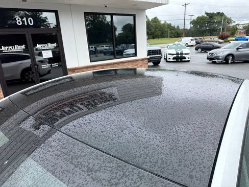 Used 2021 Tesla Model Y Long Range AWD/4WD image 11
