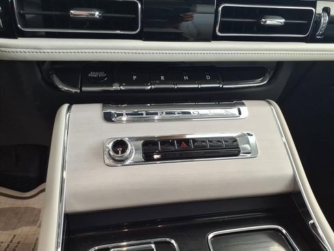 New 2025 Lincoln Aviator Reserve w/ Illumination Package AWD/4WD image 23
