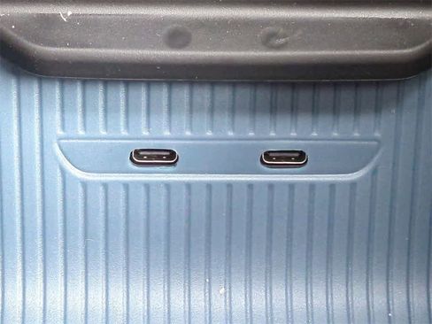 New 2025 Volvo EX30 Plus w/ Protection Package Premier image 31