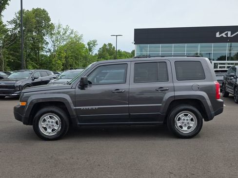 Used 2017 Jeep Patriot Sport w/ Power Value Group FWD image 2