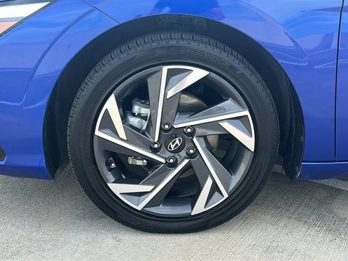 Used 2025 Hyundai Elantra Limited FWD image 7