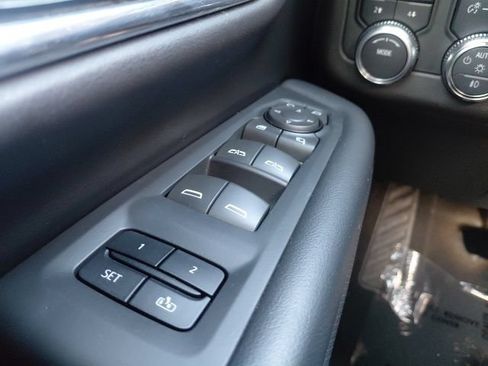 Used 2022 GMC Yukon XL AT4 AWD/4WD image 22