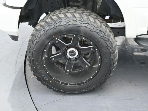 Used 2021 Ford F350 Platinum w/ Tremor Off-Road Package image 39