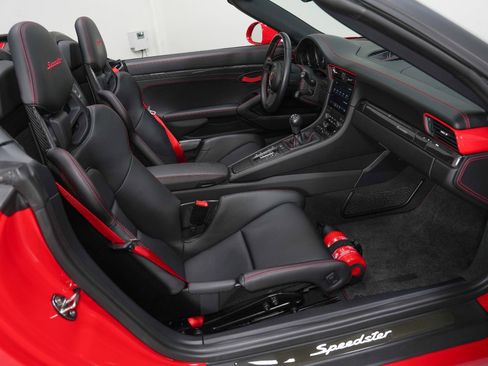 Used 2019 Porsche 911 Speedster RWD image 2