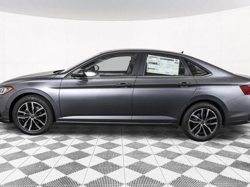Used 2026 Volkswagen Jetta SE FWD image 17