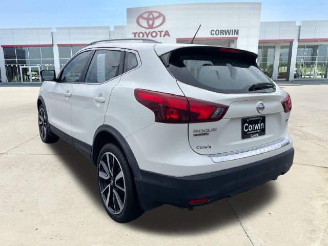 Used 2017 Nissan Rogue Sport SL w/ SL Premium Package FWD image 3
