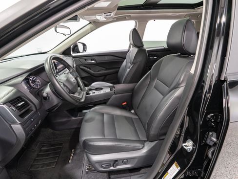 Used 2025 Nissan Rogue SV w/ SV Premium Package FWD image 15