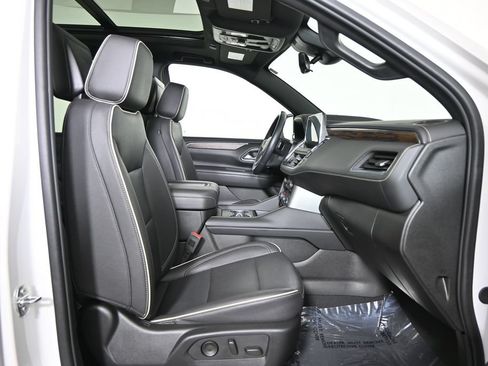 Used 2023 Chevrolet Suburban Premier w/ Advanced Technology Package AWD/4WD image 13