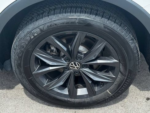 Used 2024 Volkswagen Tiguan SE AWD/4WD image 45