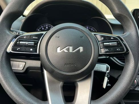 Used 2023 Kia Forte LXS w/ LXS Technology Package image 19