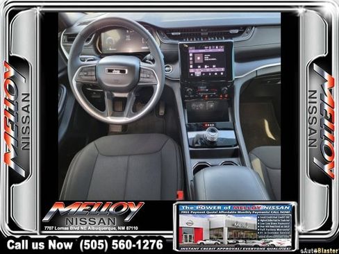 Used 2025 Jeep Grand Cherokee Laredo image 10
